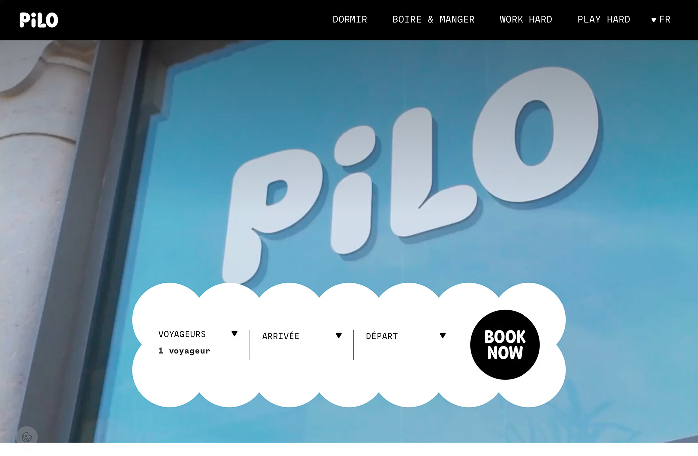 Pilo | The Best of Hotel and Youth Hostel | Paris Lyon Toursウェブサイトの画面キャプチャ画像